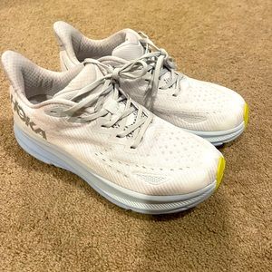 BRAND NEW Hoka Clifton 9’s